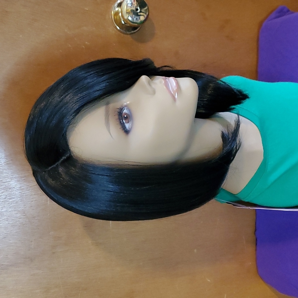 Black Side-Part Bob Wig
